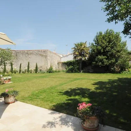 Vila A Proximite Du Centre Village *